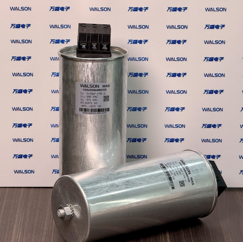 Buntáistí a bhaineann le toilleoirí scannáin thar toilleoirí leictrealaíocha in iarratais leictreonaice cumhachta